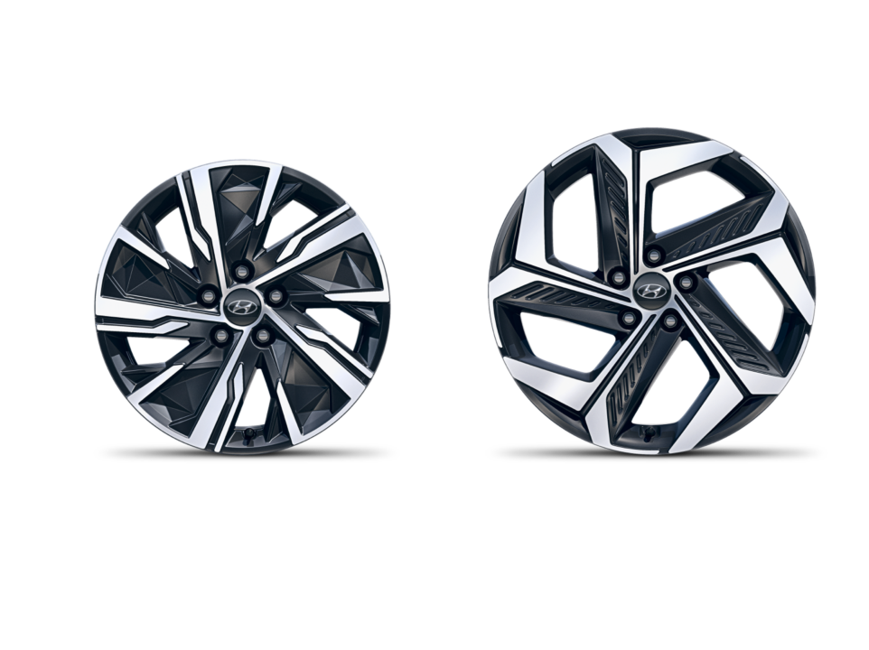 The 17" and 19" alloy wheels of the All-New Hyundai Tucson Hybrid compact SUV.