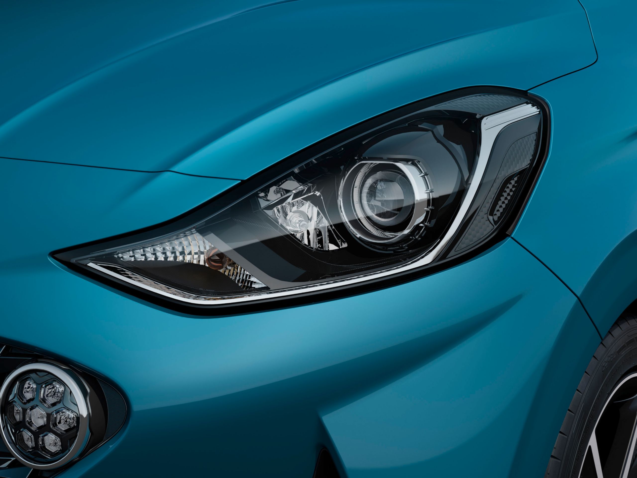 A close up look at the Hyundai i10's Bi-function projection headlamps and LED Daytime Running Lights.    