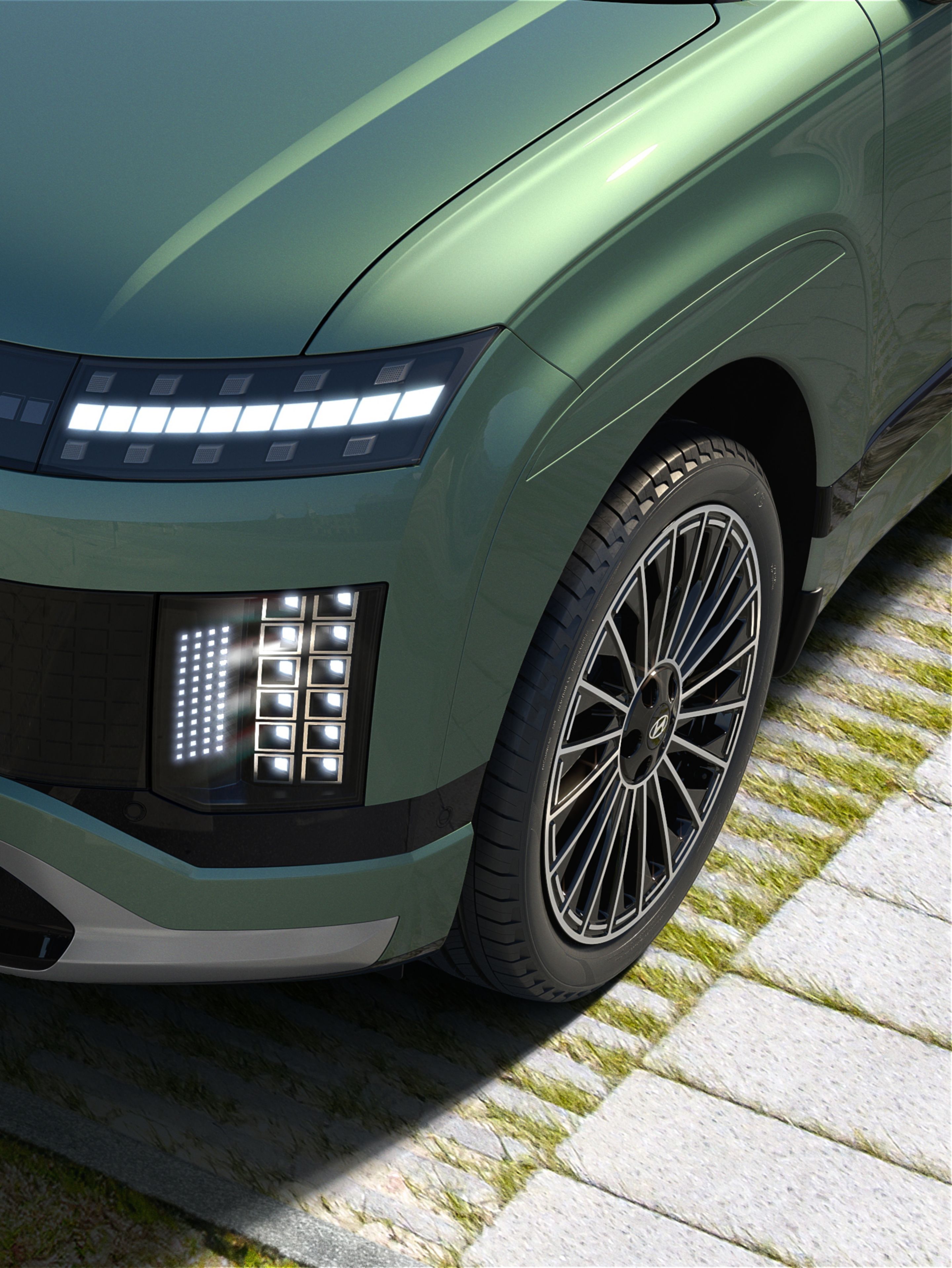 &nbsp;21” alloy wheels on the&nbsp;Hyundai IONIQ 9 electric SUV.
