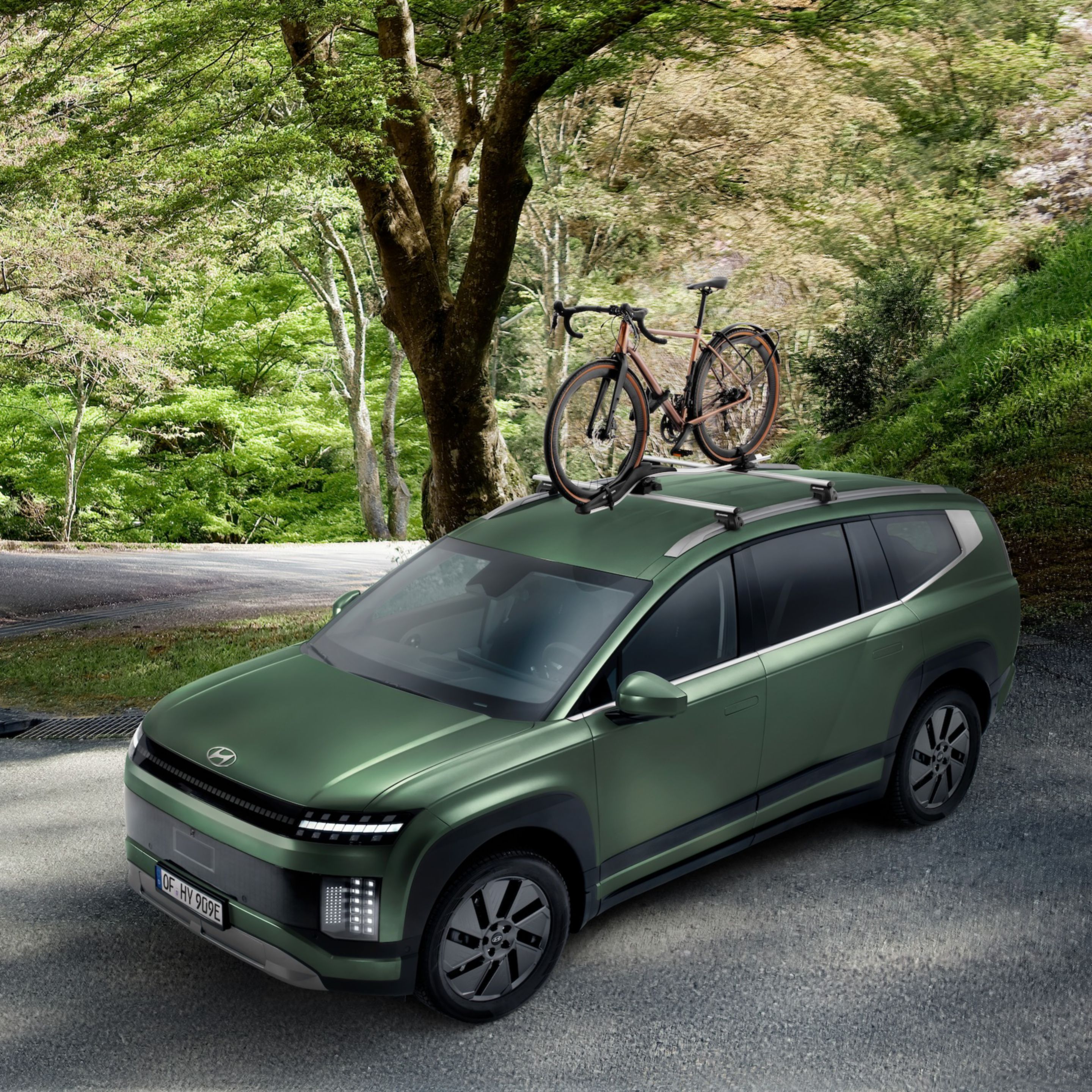 Hyundai IONIQ 9 with cross bars aluminium and bike carrier plus transport accessories.