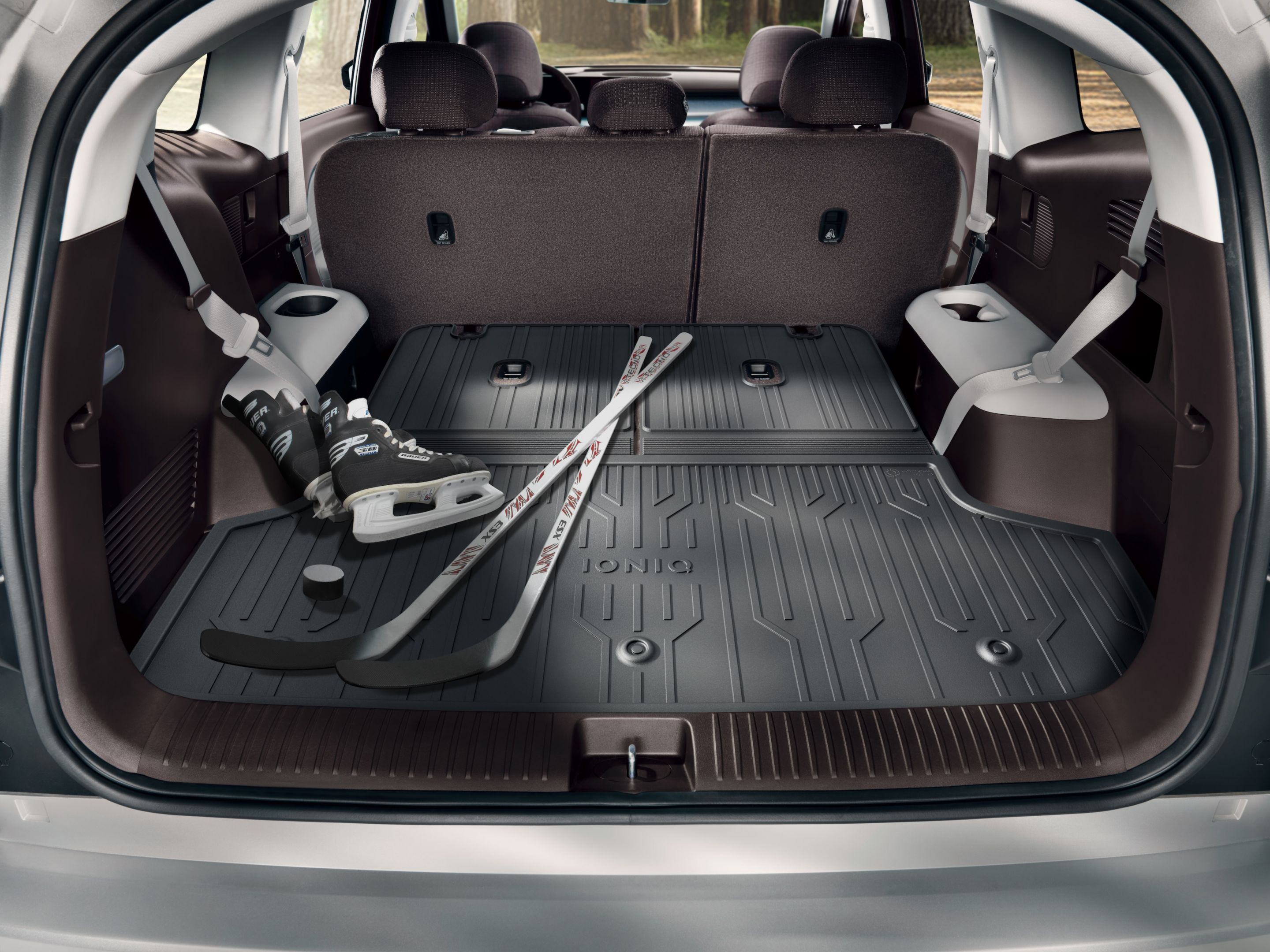 Hyundai IONIQ 9 Trunk liner with extension protection accessories.