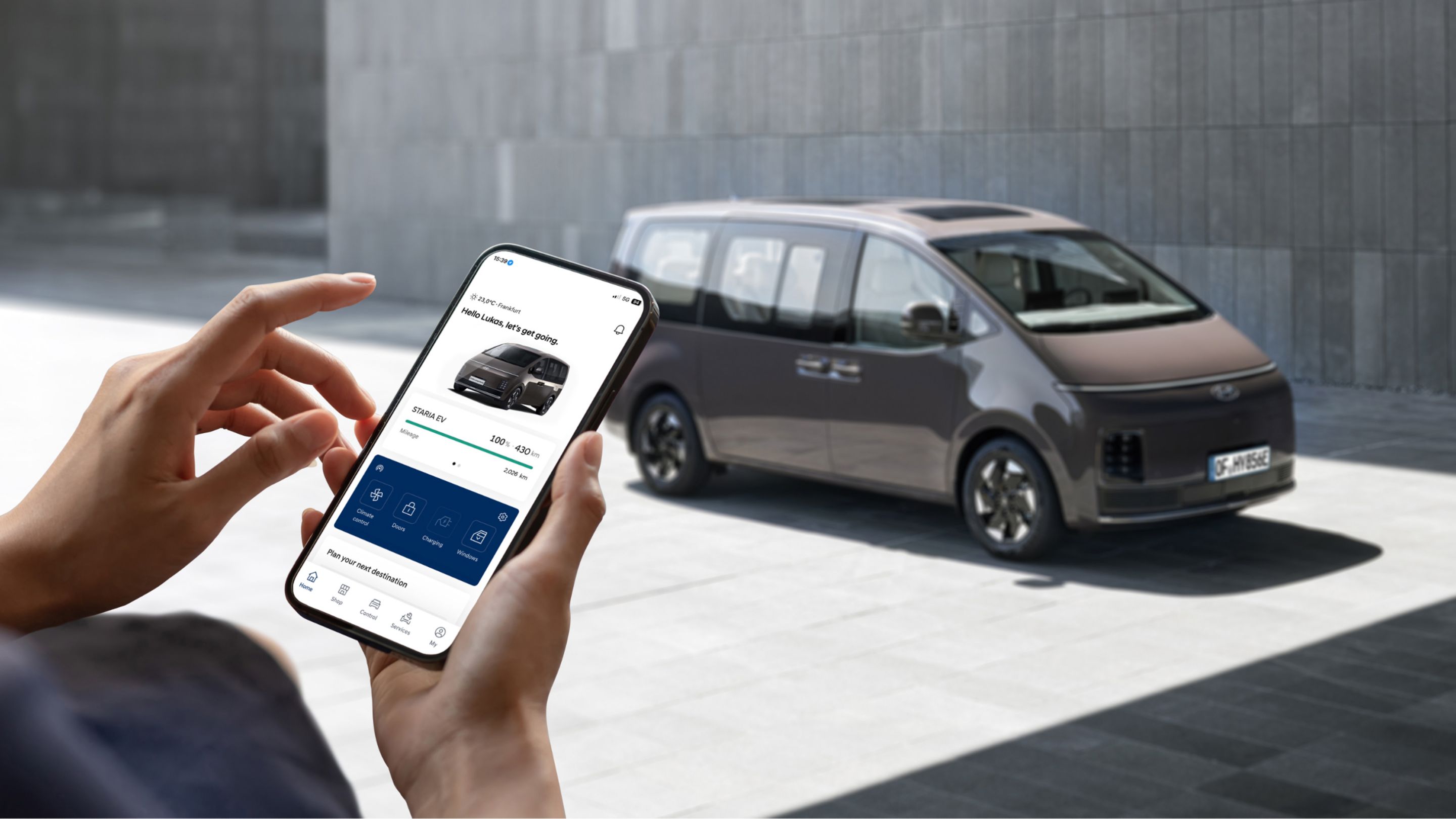 myHyundai App displaying remote vehicle controls and battery status.