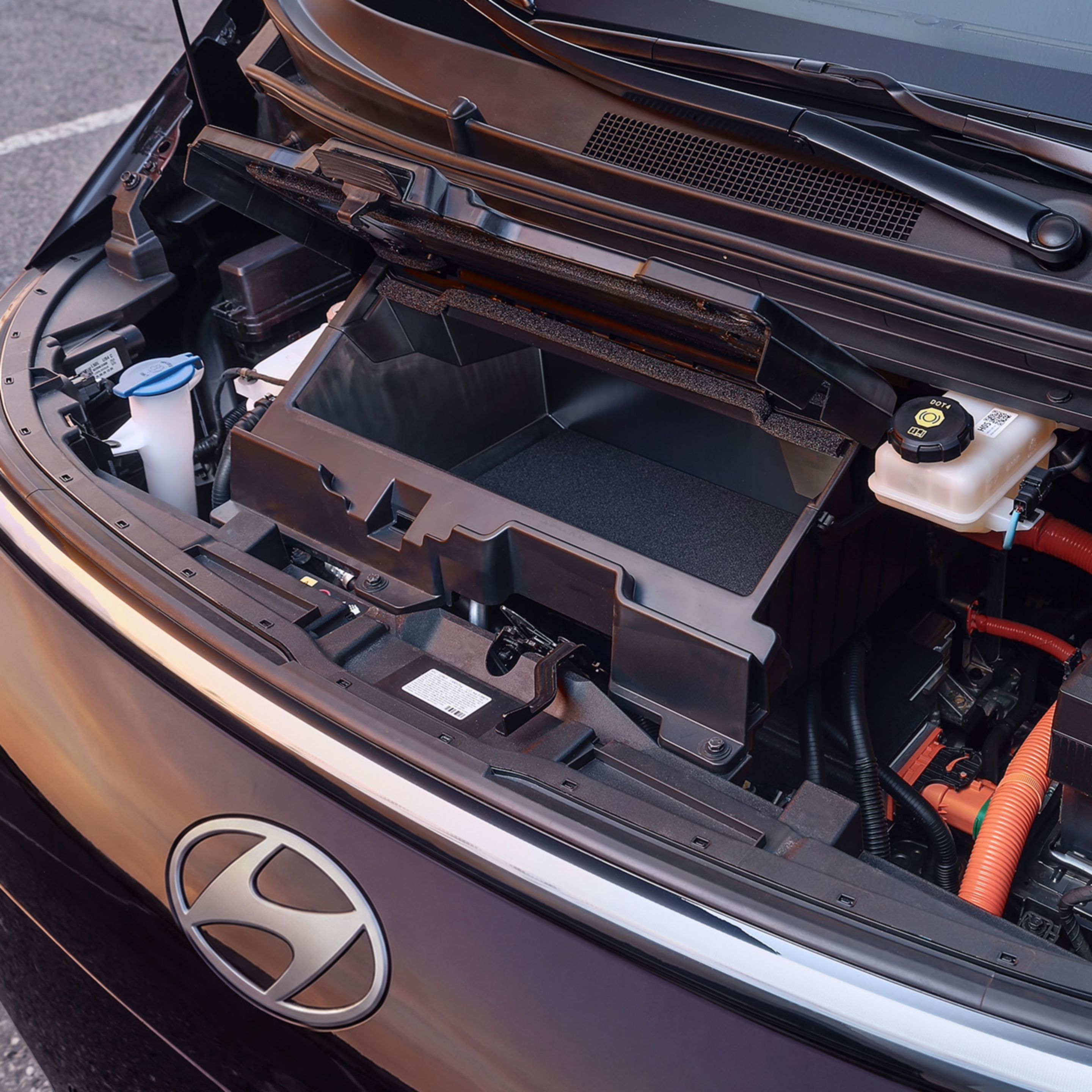 Front trunk area of the Hyundai STARIA Electric showcasing additional storage space.