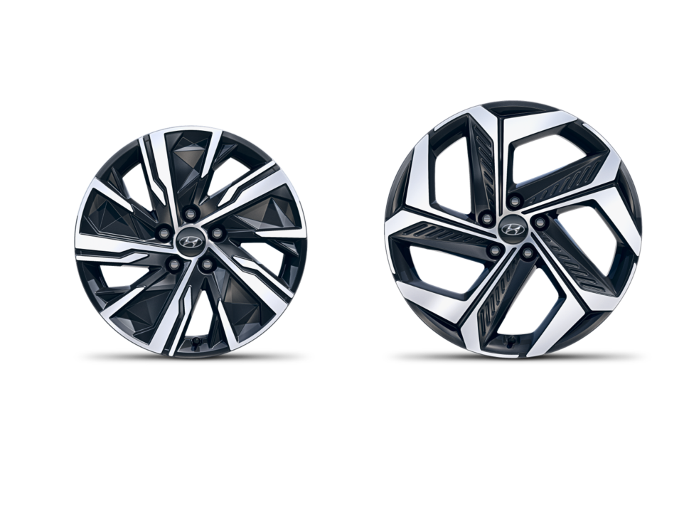 The 17" and 19" alloy wheels of the All-New Hyundai Tucson Hybrid compact SUV.