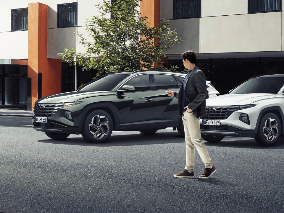 The Remote Smart Park Assist (RSPA) in the All-New Hyundai Tucson Hybrid compact SUV.