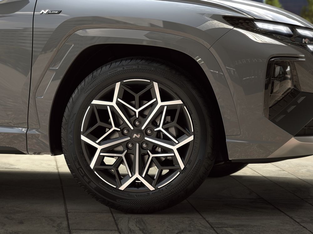 Detail of the all-new Hyundai TUCSON Plug-in Hybrid N Line 19" alloy wheels.